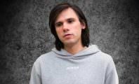 Orelsan dévoile un titre inédit, intitulé « Adieu les filles » !