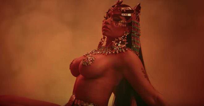 Nicki Minaj plus sexy que jamais dans son nouveau clip « Ganja Burn » !