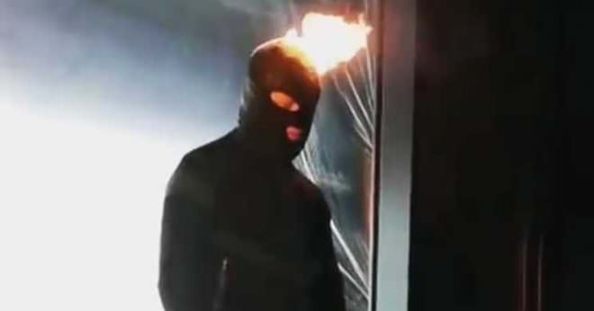 Kalash Criminel s’enflamme la tête pour son nouveau clip ! (Vidéo)