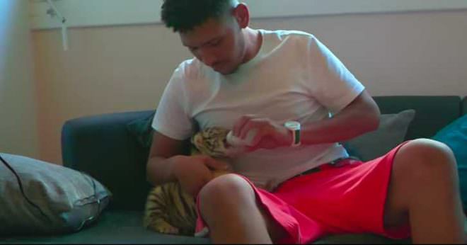 Bigy ramène un bébé tigre dans la cité ! (Vidéo)