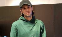 Orelsan demande à Siri de jouer la meilleure musique du monde, sa réponse est étonnante ! (Vidéo)