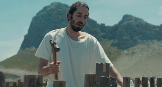Lomepal dévoile un clip sublime et bouleversant pour « Trop beau » !