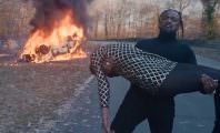 Alonzo sauve sa fille dans son nouveau clip « Assurance Vie » !
