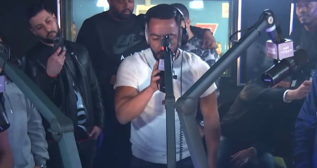 Lacrim lâche son titre inédit « Paranoïaque » en direct dans Planète Rap