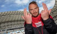 Jul annonce qu’il reporte son concert au stade Vélodrome et repousse son album