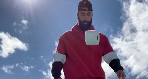 En confinement, La Fouine se lance dans le #PQchallenge