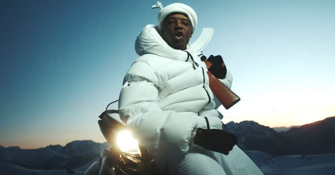 Ninho sur le sommet de la montagne pour son nouveau clip « Zipette »