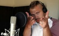 Jul a fait disque de diamant avec « My World » en enregistrant dans une cabane en bois