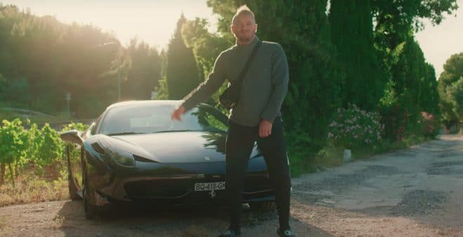 Jul a loué la Ferrari 458 pour son nouveau clip « Italia »