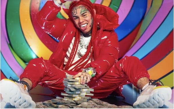 6ix9ine va empocher 5 millions de dollars pour un concert sur Internet