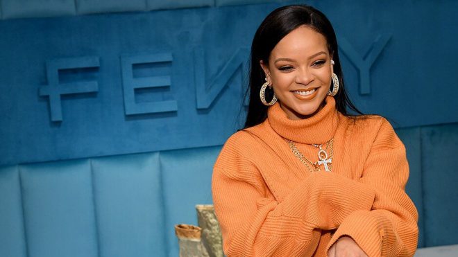 Rihanna embrase la Toile en posant pour sa marque Savage X Fenty