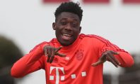 Alphonso Davies en folie après avoir été follow par Drake