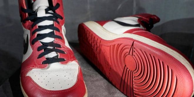 Air Jordan 1 : une paire décroche le record de 615 000 dollars aux enchères