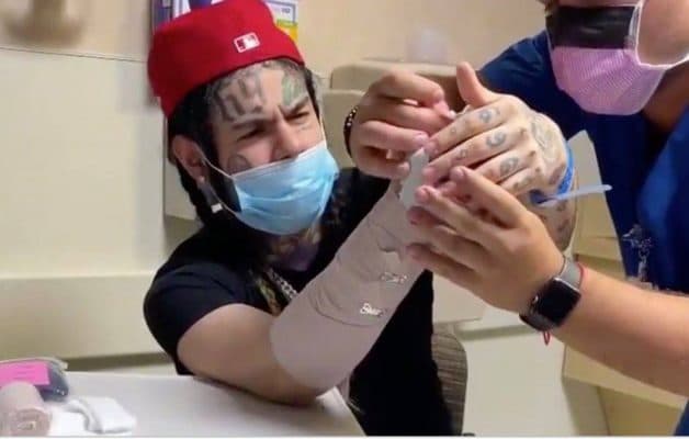 6ix9ine hospitalisé agressé bras