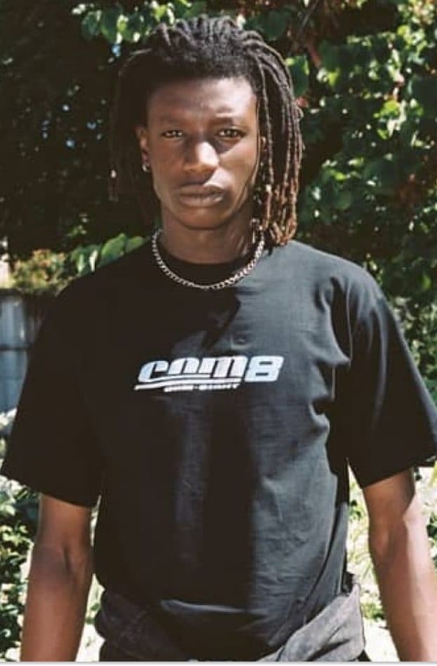 com8