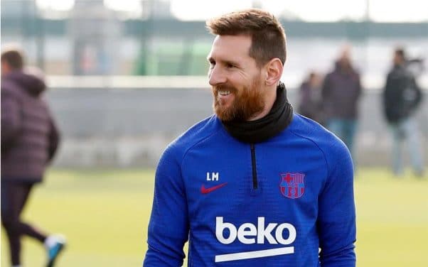 Lionel Messi annonce qu’il reste au FC Barcelone, mais détruit la direction du club