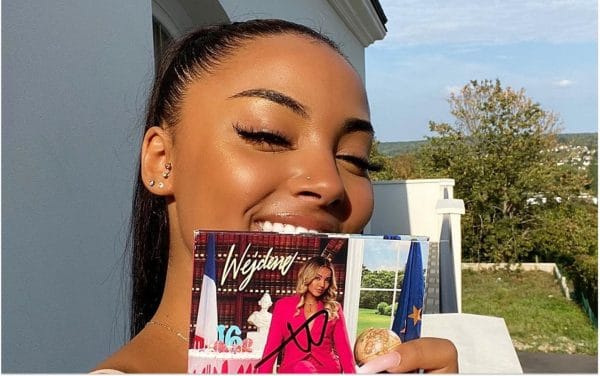 Un célèbre Gamer critique l’album de Wejdene, la réponse de la chanteuse fait le buzz