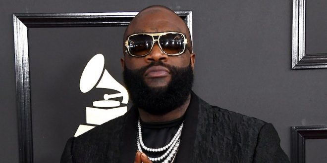 Rick Ross se fait lyncher après avoir porté du faux Louis Vuitton