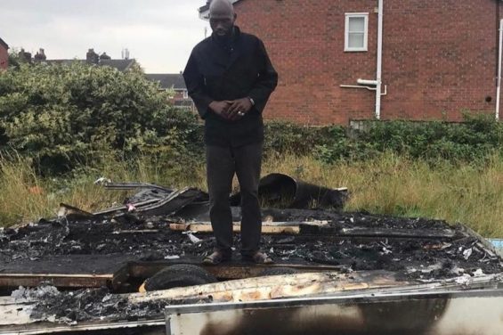 Son foodtruck en feu à cause d’un raciste : des citoyens lui en payent un autre