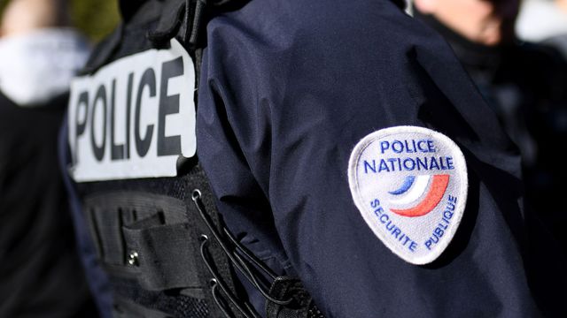 Refuser de donner son code de téléphone à un policier est désormais une infraction