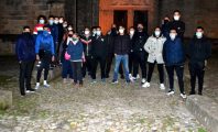 Hérault : des jeunes musulmans protègent symboliquement la cathédrale