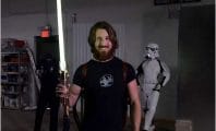 Un YouTubeur américain a crée un véritable sabre laser qui peut trancher du métal