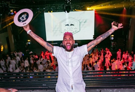 Neymar s’attire les foudres à cause de son énorme fête au Brésil