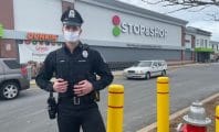 Un policier paye à manger à deux voleuses au lieu de les arrêter