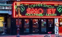 Amsterdam : les coffee shops bientôt interdits aux touristes ?