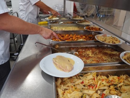 Emmanuel Macron instaure des repas à 1 euro pour tous les étudiants