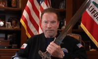 Capitole : Arnold Schwarzenegger se moque ouvertement de Donald Trump