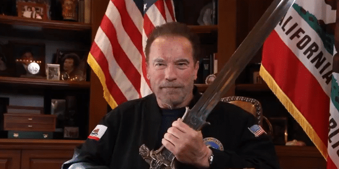 Capitole : Arnold Schwarzenegger se moque ouvertement de Donald Trump