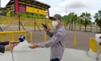 Equateur : Un journaliste se fait attaquer en plein direct