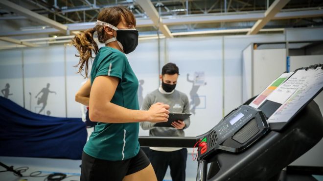 Decathlon prépare des masques destinés aux sportifs