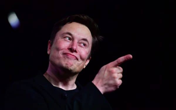 Tesla : Elon Musk investit 1,5 milliards de dollars en Bitcoin avec sa société
