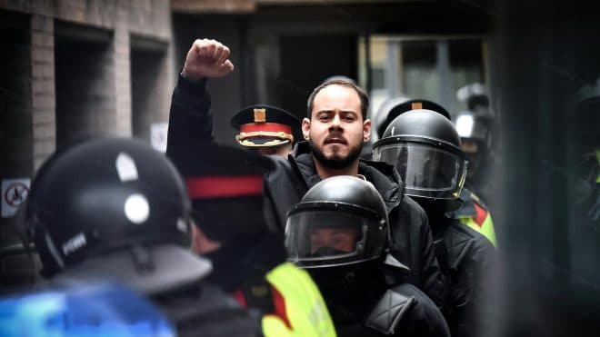 Un rappeur espagnol se réfugie dans une université pour fuir les autorités