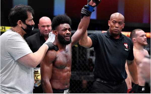 UFC : Petr Yan perd son titre contre Aljamain Sterling, qui refuse la ceinture