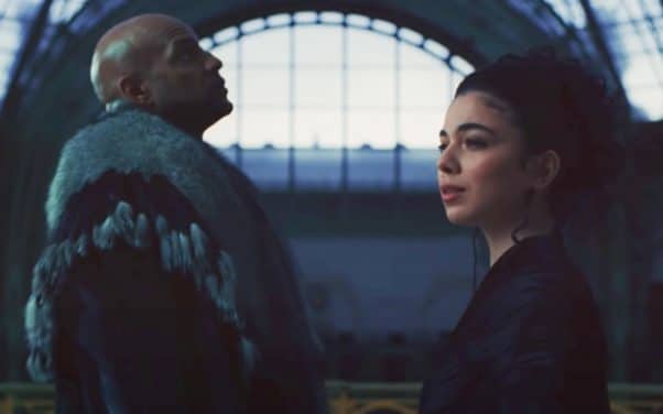 Booba lâche son nouveau clip « Grain de sable », en featuring avec Elia