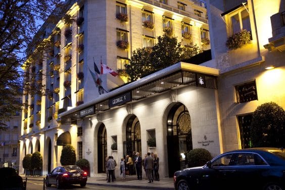 HOTEL GEORGE V - La distinction "PALACE" vient d'etre decernee a l'HOTEL GEORGE V - Avenue George V dans le 8eme arrondissement, - Paris - Le 17 septembre 2011 - Photo : Arleta CHOJNACKA/CITimages