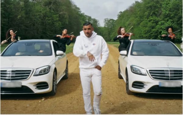 Fianso frappe fort avec son nouveau clip « Attrape-moi si tu peux »