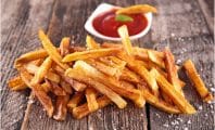 Un adolescent devient aveugle après s'être seulement nourri de frites et de chips
