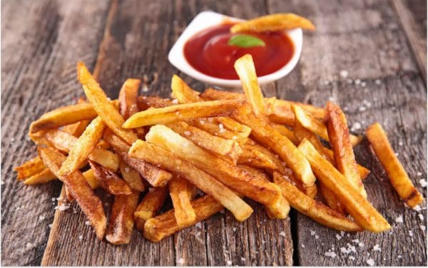 Un adolescent devient aveugle après s’être seulement nourri de frites et de chips