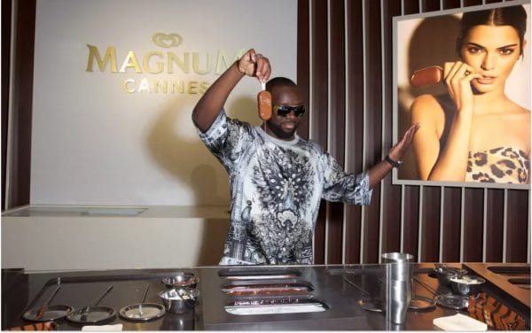 Booba se moque de Gims, qui collabore avec la marque de glaces Magnum