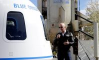 Jeff Bezos fera partie du premier voyage touristique dans l'espace avec son frère