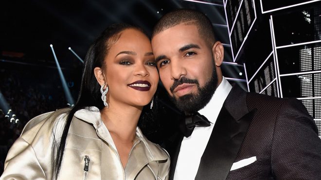 Rihanna tourne la page en effaçant son tatouage commun avec Drake
