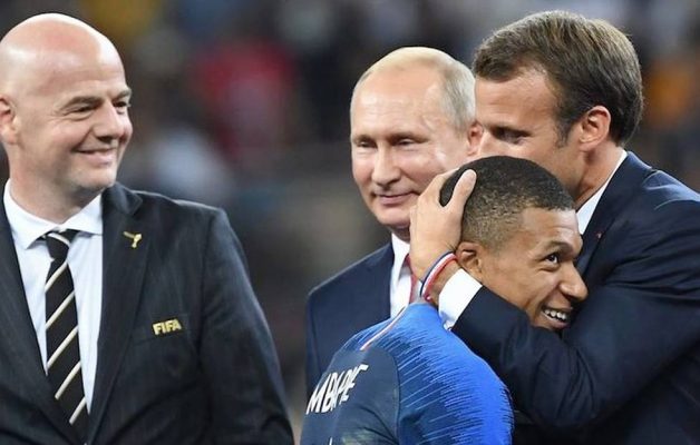 Des bleus un peu partout ... - Page 6 17599136lpw-17599240-article-mbappe-macron-jpg_5746405_1250x625-628x400