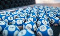 Une femme remporte le jackpot après deux achats accidentels du même ticket