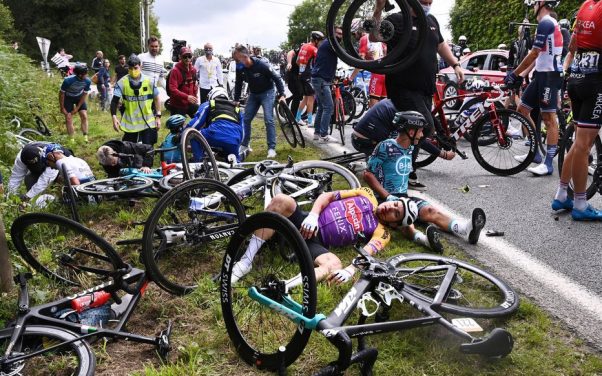 Tour de France : la spectatrice responsable de la chute placée en garde à vue