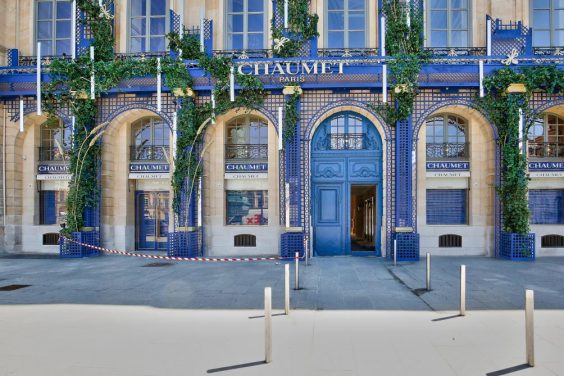 Paris : Un homme braque une bijouterie en trottinette et s'enfuit avec deux à trois millions