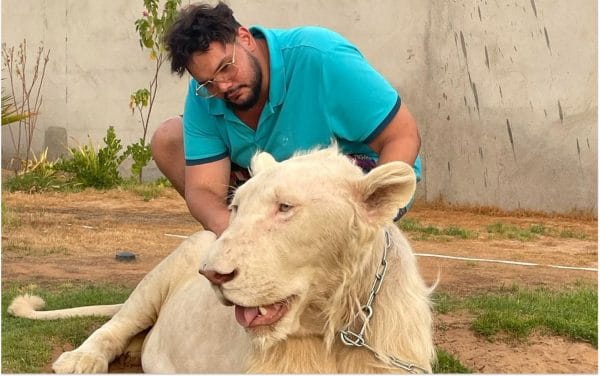 Sadek répond aux critiques qu’il a reçu après sa visite dans un refuge d’animaux